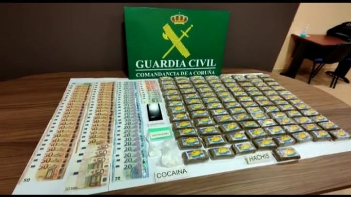 Desmantelan un punto de venta de droga en A Pobra do Caramiñal