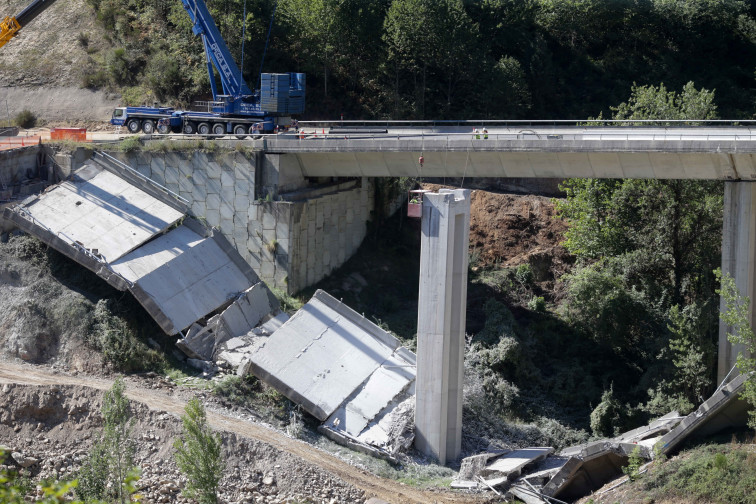 El viaducto de la A-6 en Pedrafita cayó por varios factores y no estará 100% reparado hasta 2024