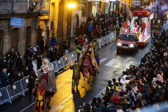 Veterinarios cuestionan que Ourense organice una vez más un desfile de Reyes con animales