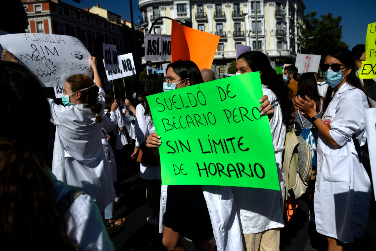 Casi la mitad de médicos MIR que forma el SERGAS huye de la sanidad pública gallega