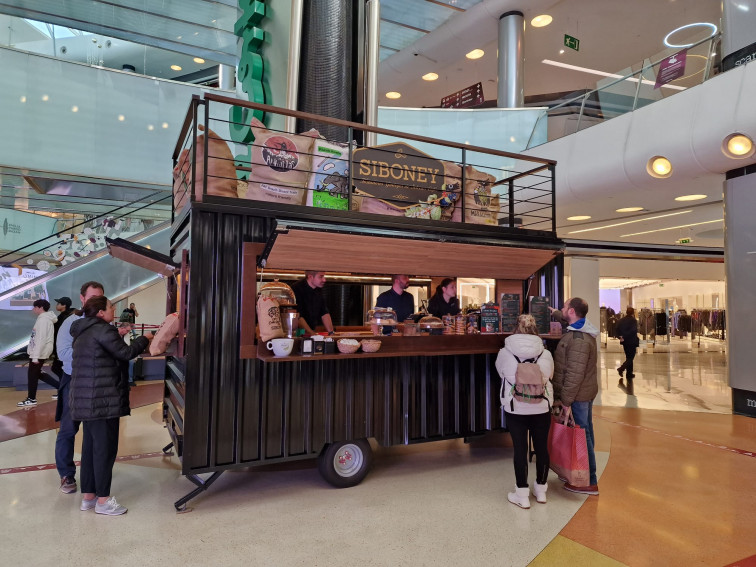 El Corte Inglés lleva sus productos gourmet hasta Marineda City con una Coffee Truck de Siboney