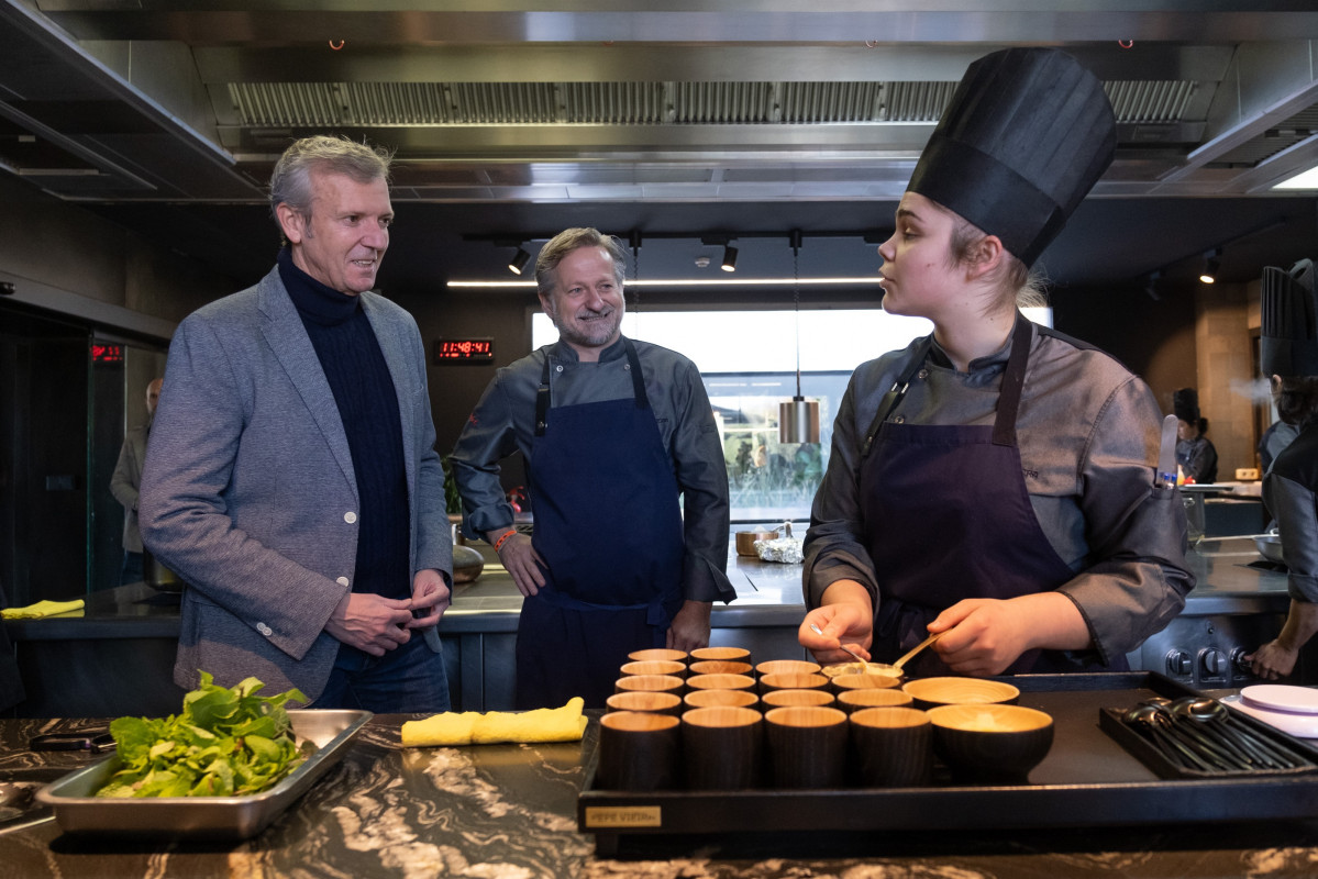 El presidente de la Xunta, Alfonso Rueda, en el restaurante Pepe Vieira