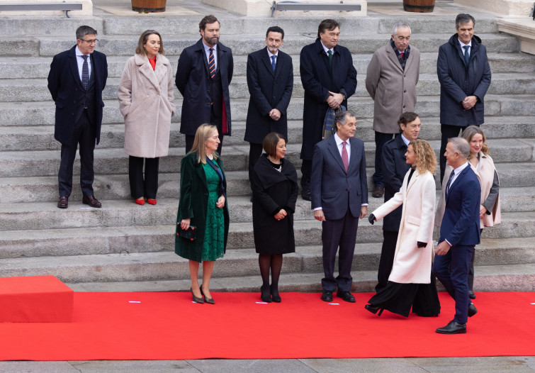 Grupos parlamentarios y gobiernos autonómicos celebran el aniversario de la Constitución en un día de ausencias