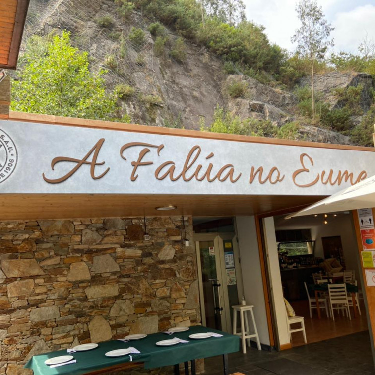 Incendio en un restaurante en las Fragas do Eume, en Pontedeume, que ya había sufrido un tiroteo