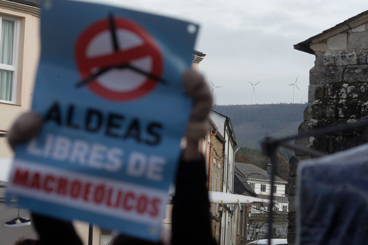 Más de 3.000 personas se manifiestan en Galicia para demandar un modelo eólico alternativo