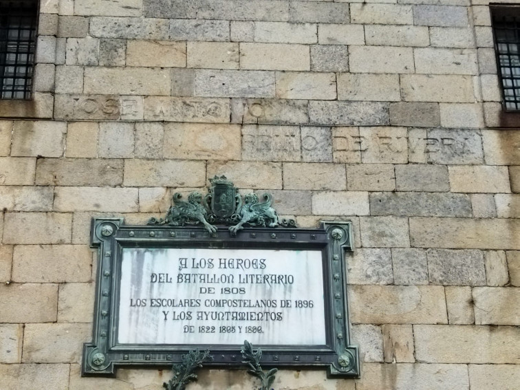 José Antonio Primo de Rivera, presente y cara al sol en la Praza da Quintana pese a la ley de Memoria Democrática