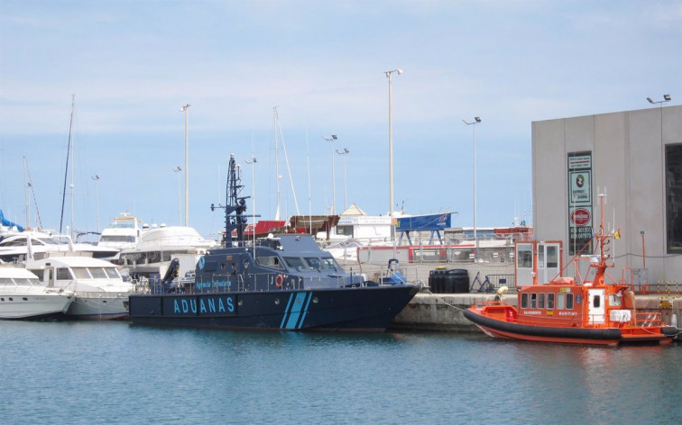 ¿Un narcovelero o un suceso sin resolver? La aparición de un barco a la deriva levanta sospechas e hipótesis en Ribeira