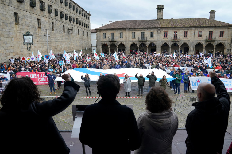 Miles de personas se manifiestan, convocados por el BNG, por 