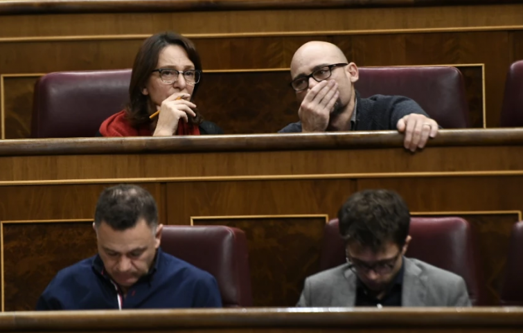 Casi todos los diputados pasan de informar de sus reuniones con lobbies violando el código ético y suscitando críticas de la UE