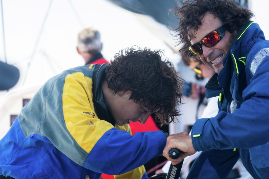 Chuny Bermu00fadez de Castro y su hijo Carlos en una foto de Jed Edney para la Ocean Race