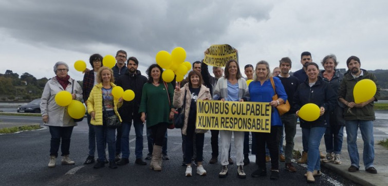 Ferrol sale hoy a la calle contra los buses que llegan tarde, las pocas frecuencias y los autocares destartalados