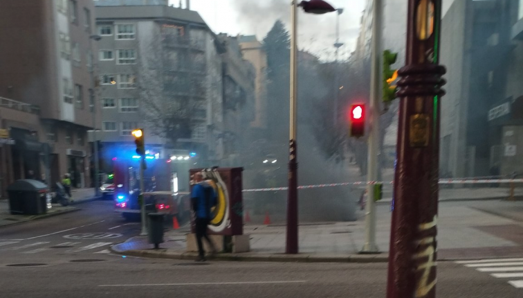 Naturgy arregla el transformador quemado frente al Hotel Hesperia de Vigo que provocó un apagón de luz