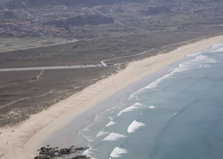 Susto en A Lanzada: aparece en perfecto estado la surfista desaparecida