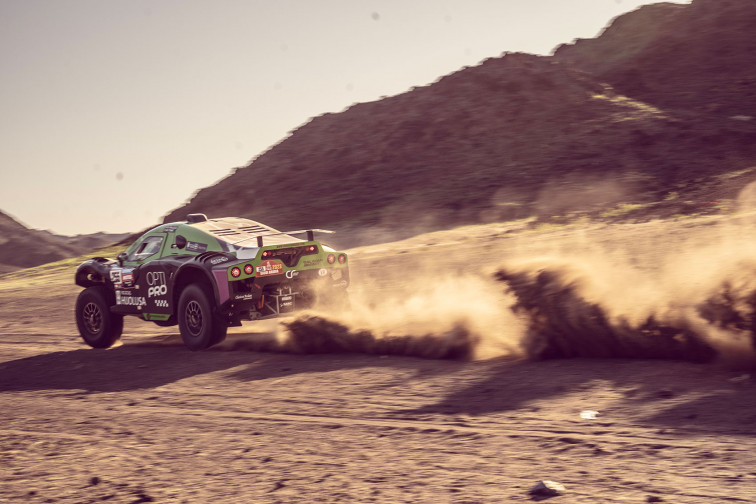 (VÍDEO) El lucense Sergio Vallejo celebró su 56 cumpleaños cabalgando las arenas del Dakar