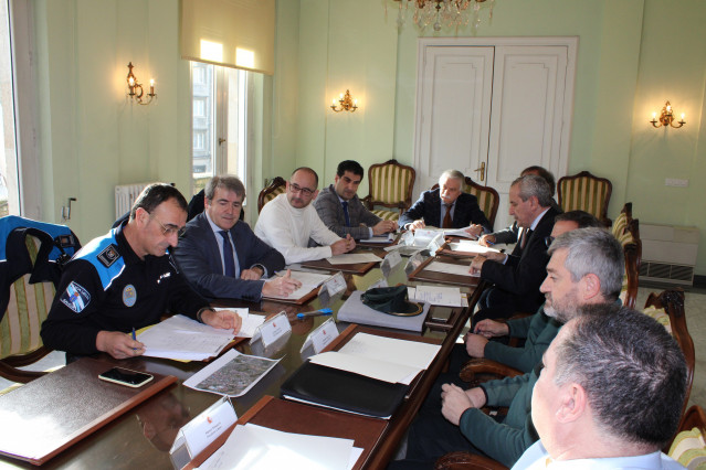 Reunión en la Subdelegación del Gobierno en Ourense para tratar la presencia de jabalíes en el barrio de Covadonga.