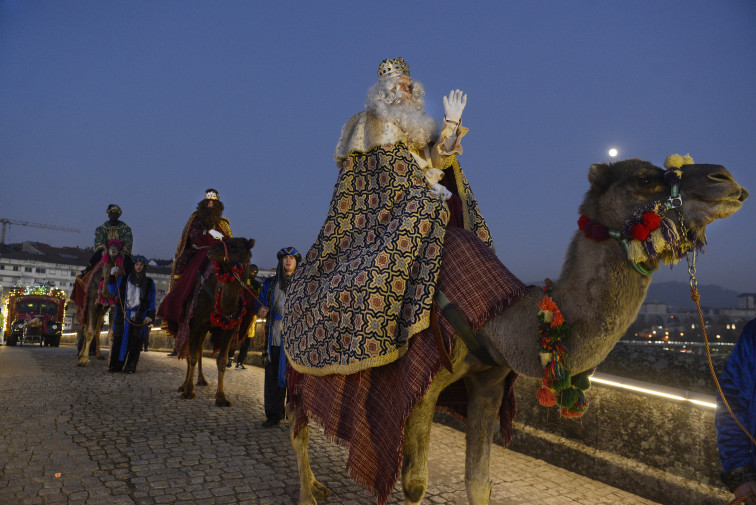 El temporal y las alertas de la AEMET obligan a modificar las cabalgatas de Reyes en Vigo, Santiago o A Coruña