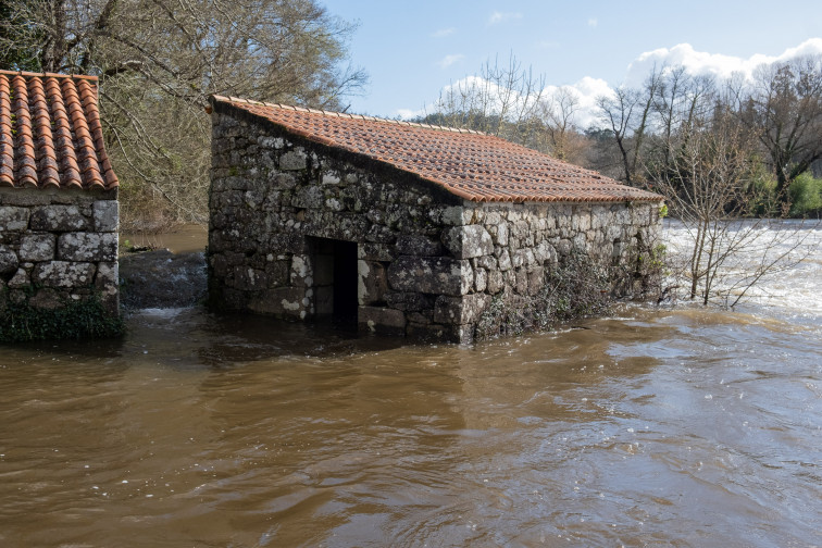 La Xunta recalca que no existe riesgo para la salud por el vertido del Tambre aunque baje el río turbio