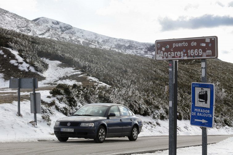 El frío llega este domingo a Galicia, provocando temporal marítimo, viento y nieve hasta el jueves