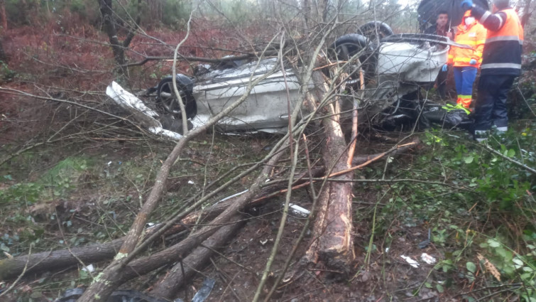 Accidente mortal en Cerceda: fallece un joven de 26 años al volcar por un terraplén en A Silva