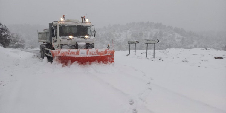 La Xunta suspende el transporte escolar y las actividades para martes en algunos puntos de Galicia por el temporal