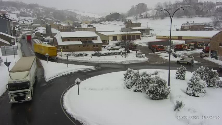 Aún hay cortes en la A6, alertas por lluvias en casi toda Galicia y riesgo de inundaciones pero el temporal remite