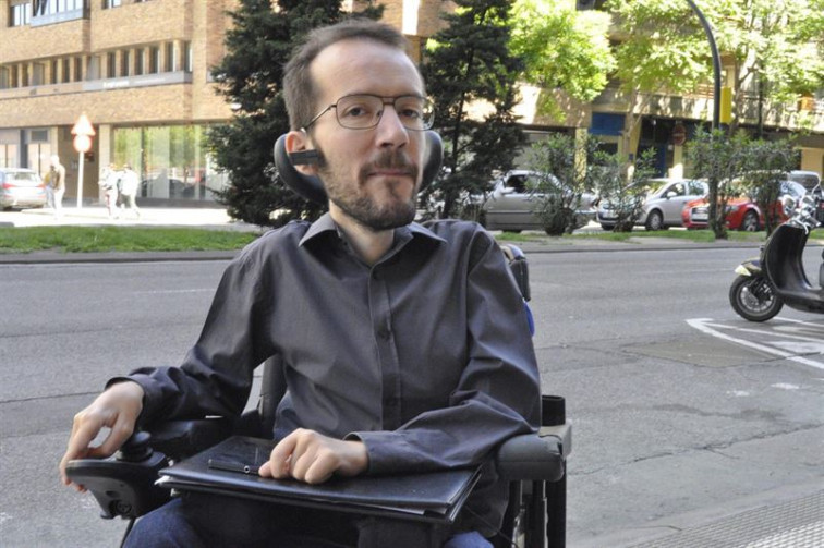 ​Echenique intenta calmar en público el río revuelto de Podemos