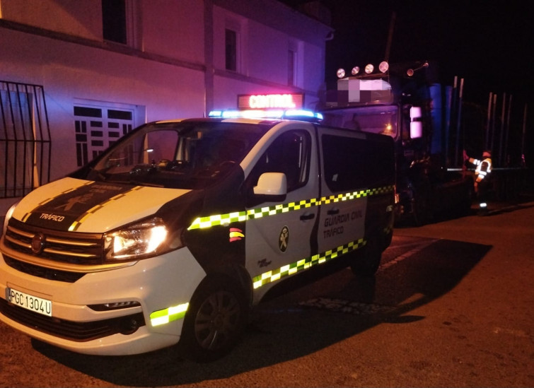 Camionero de 57 años y vecino de Vilalba, detenido ebrio al volante de su camión cargado de madera