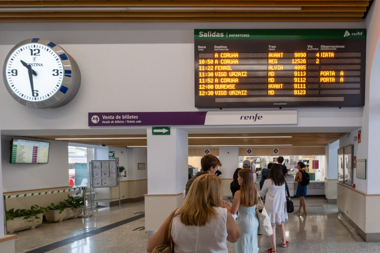 Sánchez planea mantener los descuentos en los trenes y en los otros transportes públicos