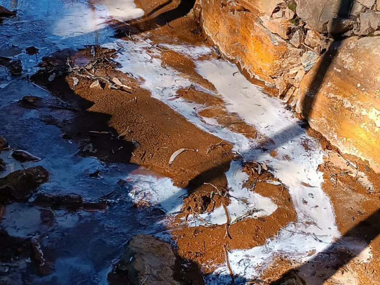 Mina Touro - O Pino NON denuncia una vez más el estado de contaminación del río Portapego