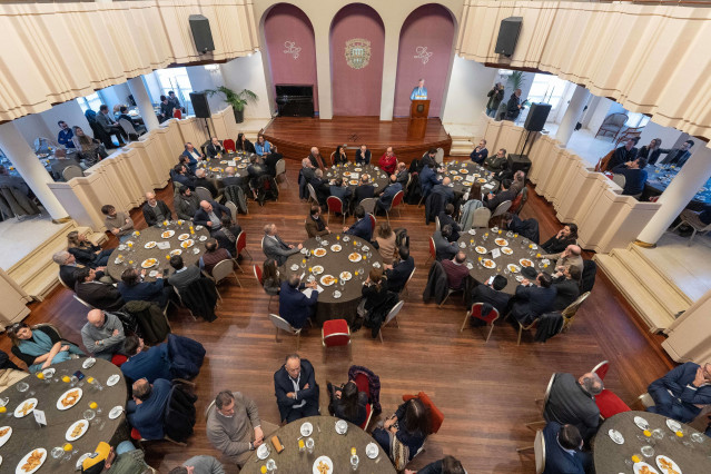 El presidente del PPdeG, Alfonso Rueda, en un desayuno con empresarios en Pontevedra.