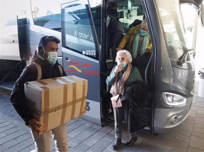 Este martes es el último día en el que será obligatorio el uso de la mascarilla en buses, metro o taxis