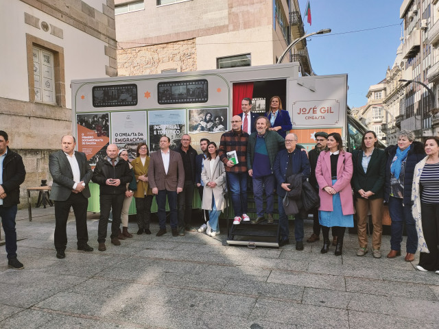 Presentación del proyecto 'José Gil. Pontevedra, provincia de cine. Na orixe do cinema', en la calle Príncipe de Vigo.