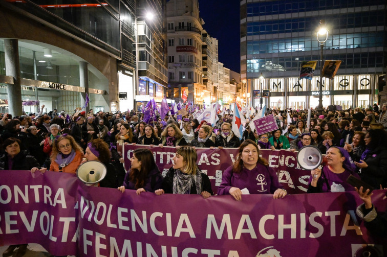 #8M: Miles de gallegas salen a las calles para reivindicar una igualdad real entre hombres y mujeres