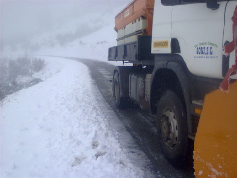 A neve dificulta a circulación en Lugo e Ourense