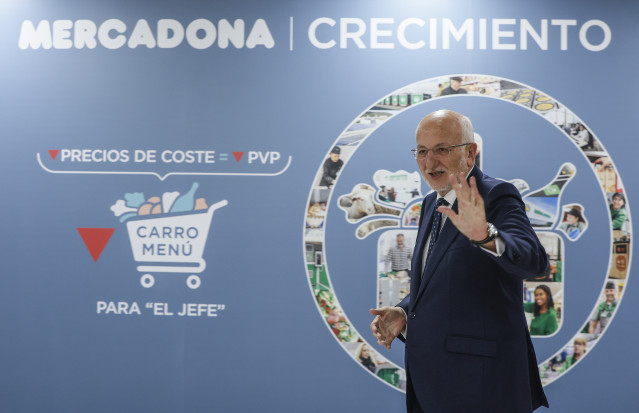 El presidente de Mercadona, Juan Roig, a su llegada a una rueda de prensa para informar sobre la situación actual y futura de los cinco Componentes de Mercadona, en el Centro de Coinnovación del Jarro, a 14 de marzo de 2023, en Paterna, Valencia, Comunida