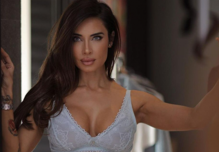 La marca viguesa Selmark ficha a Pilar Rubio para su última colección de lencería