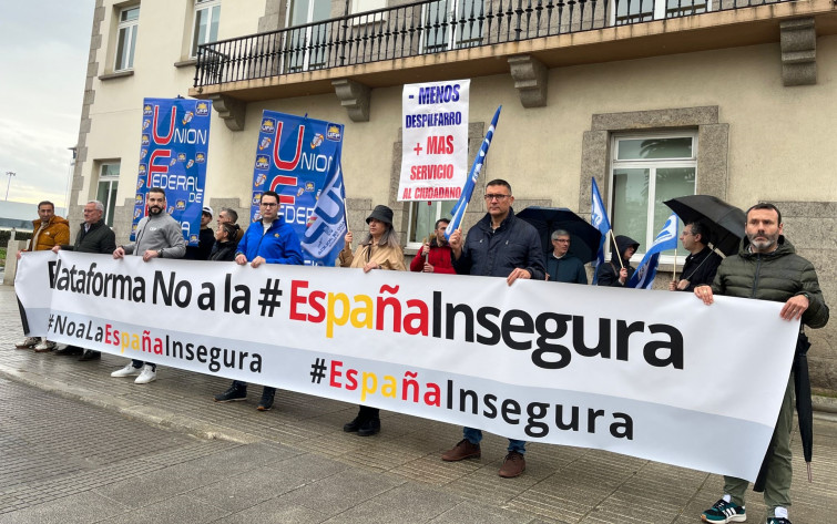 'No a la España Insegura', clama el grueso de los sindicatos policiales ante la Delegación del Gobierno en Galicia