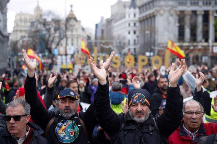 Vecinos y policías de Vigo, la ciudad con menos agentes, se unen para protestar contra una 