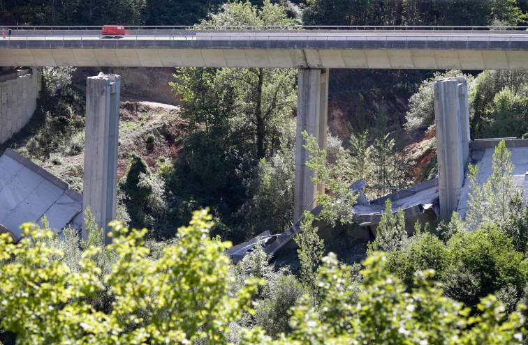 Los viaductos demolidos de la A-6 estarán listos este 2023, promete el director general de Carreteras