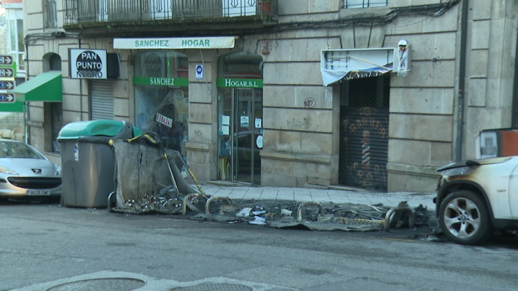 Ola de vandalismo con la quema de contenedores en Ourense, Silleda o Padrón, con una veintena de colectores calcinados