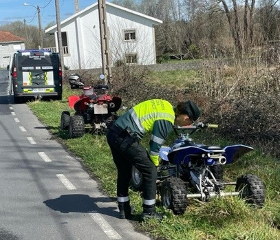 La Guardia Civil intercepta a un niño de 12 años conduciendo un quad e investiga a su padre en Antas de Ulla