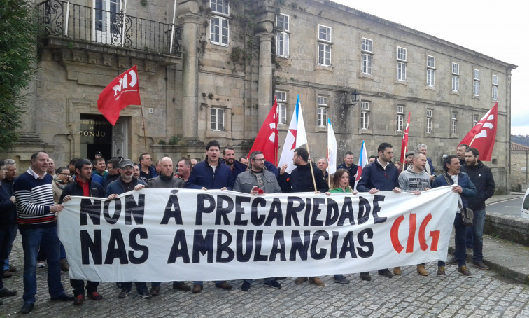 ​Traballadores de ambulancias reciben ameazas de despido tras pedir o cumprimento do convenio