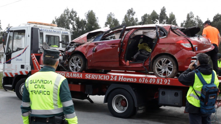 (VÍDEO) Luto en Ribadeo por el adiós a los cuatro jóvenes muertos el sábado en Xove; el piloto sigue en la UCI