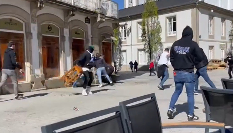 (VÍDEO) Batalla campal entre aficionados del CD Lugo y Ponferradina antes del ¿último Derbi dos Ancares en Segunda?