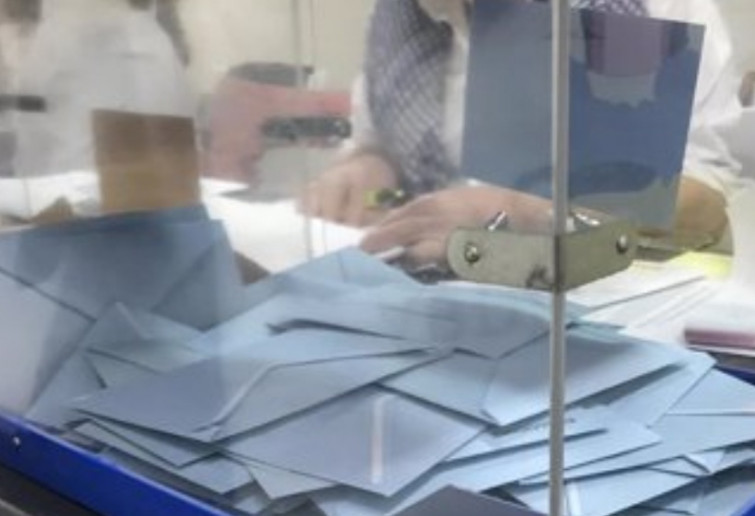 Publicado el primer sondeo de las elecciones: Illa ganaría en votos y en escaños