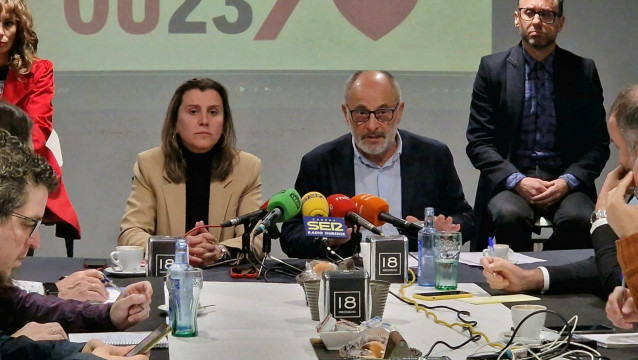 La portavoz del PSOE Ourense, Natalia González, y el candidato a la Alcaldía, Francisco Rodríguez, en rueda de prensa