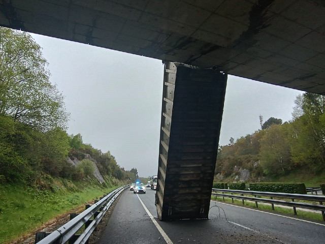 Accidente registrado en la A-6, en Lugo.