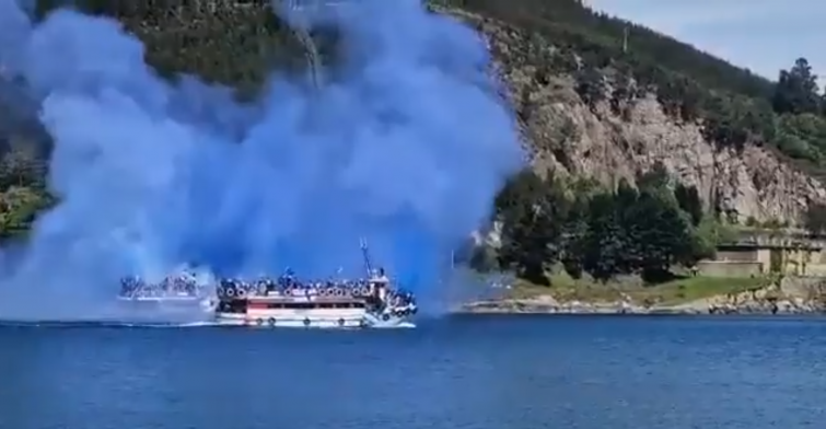 (VÍDEO) Así llegaban en barco los Riazor Blues a Ferrol