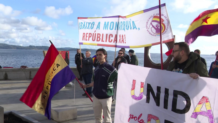 (VÍDEO) Concentración en Sanxenxo contra la visita del rey emérito, que tachan de 