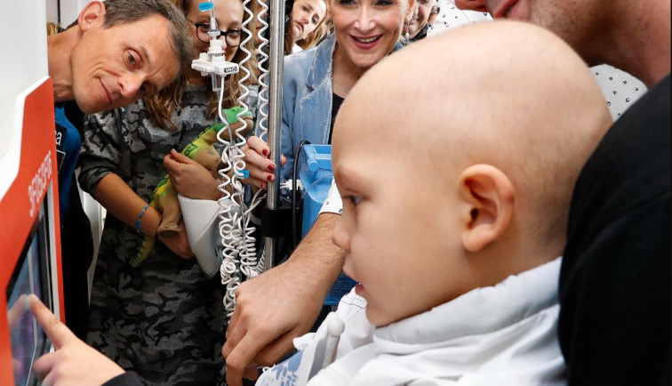 Los niños con cáncer de Ourense y Lugo tienen que tratarse fuera y el PSOE pide oncología pediátrica para el CHUO